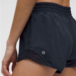 Lululemon Hotty Hot High Rise Lined Shorts 2.5”